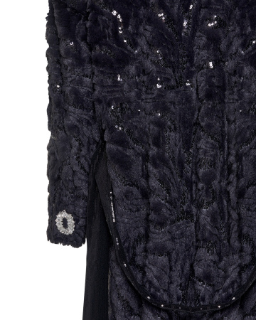 Пальто из экомеха с пайетками и поясом 