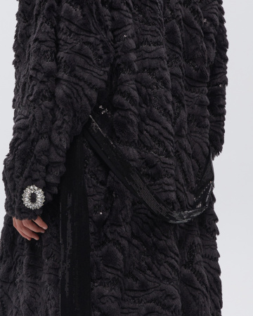 Пальто из экомеха с пайетками и поясом 