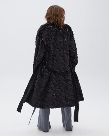 Пальто из экомеха с пайетками и поясом 