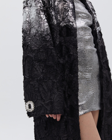 Пальто из экомеха декорированное поталью