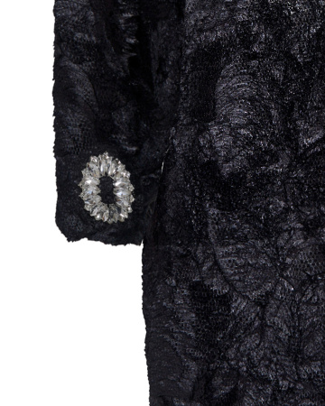 Пальто из экомеха декорированное поталью