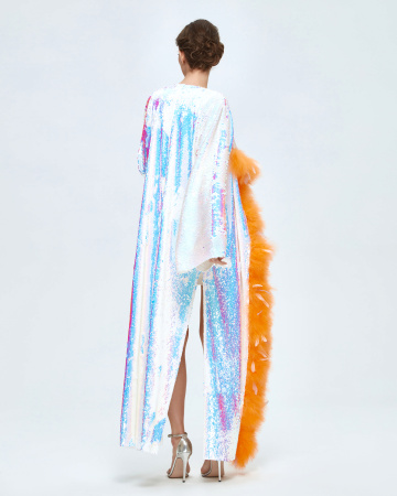 Накидка макси длины с перьями и боковыми разрезами  