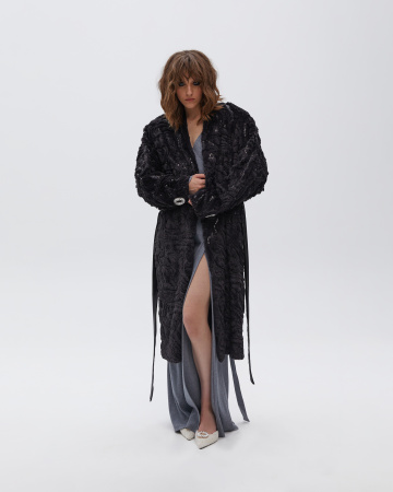 Пальто из экомеха с пайетками и поясом 