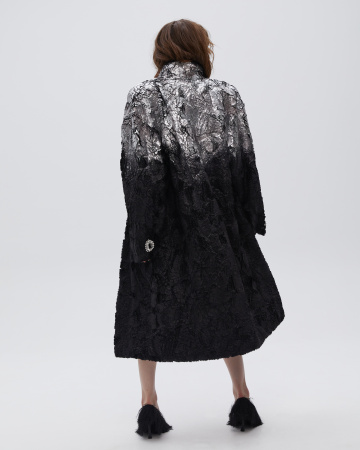 Пальто из экомеха декорированное поталью