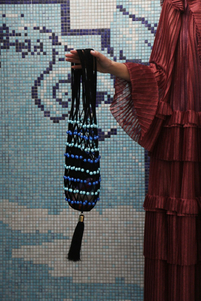 Плетеная сумка с кисточкой