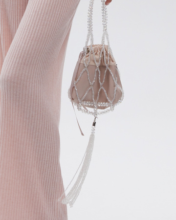 Плетеная сумка из бусин 