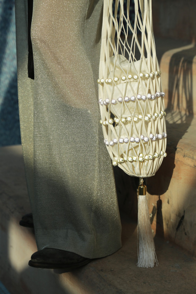 Плетеная сумка с кисточкой