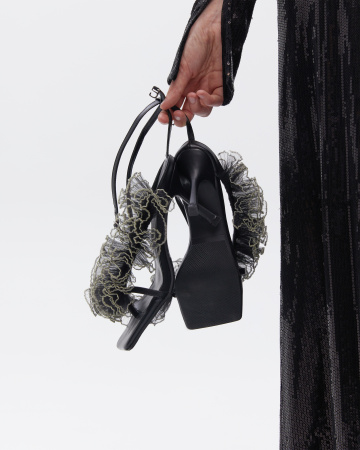 Босоножки с рюшей