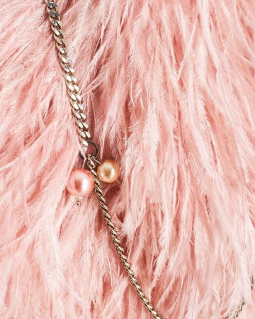 Перьевой клатч с цепочкой