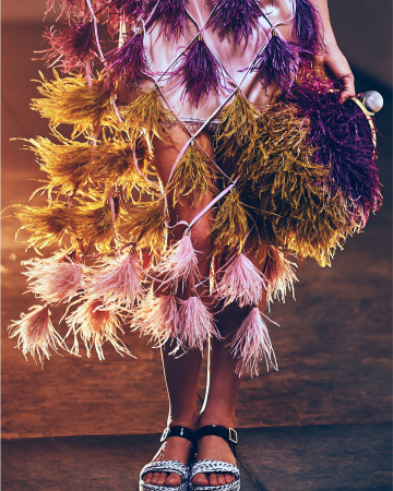 Перьевой клатч с цепочкой