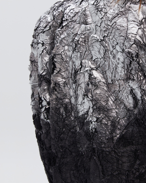 Пальто из экомеха декорированное поталью