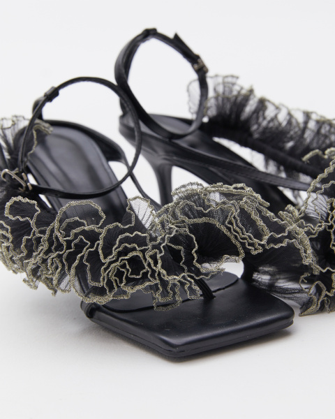 Босоножки с рюшей