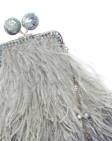 Перьевой клатч с цепочкой