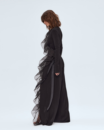 Комбинезон с разрезом и оборками