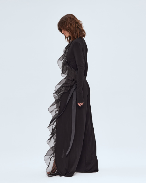 Комбинезон с разрезом и оборками