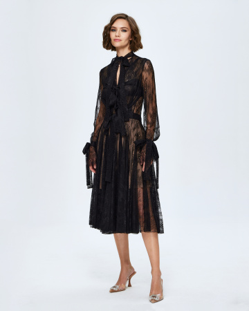 Платье кружевное с лентами