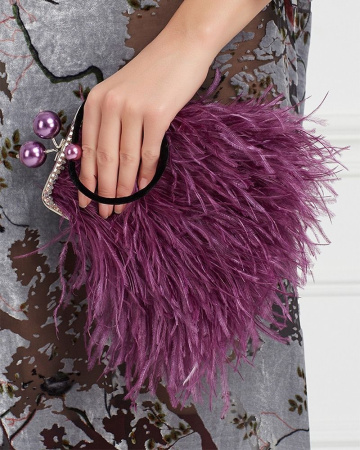Перьевой клатч с цепочкой