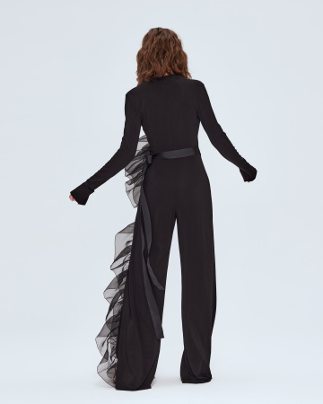 Комбинезон с разрезом и оборками