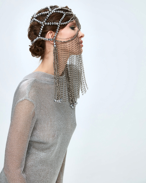 Украшение на голову из бусин и цепей с агатом