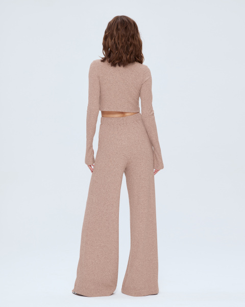 Кроп-топ трикотажный с пирсингом