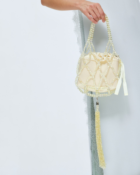 Плетеная сумка из бусин 