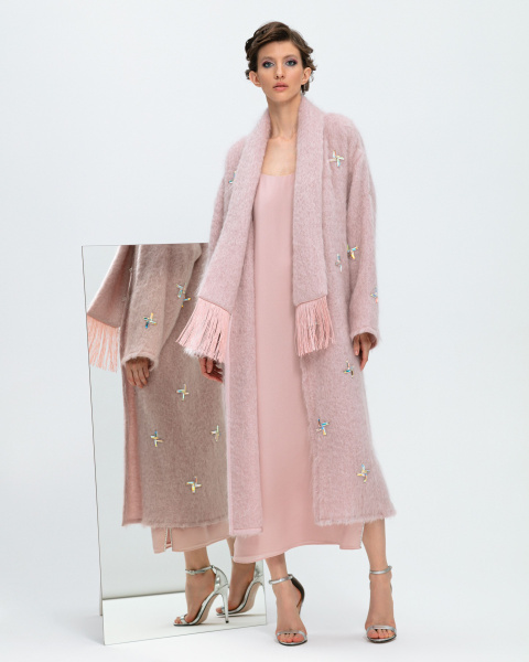 Пальто макси с шарфом на бусинах