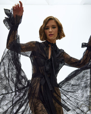 Платье кружевное с лентами