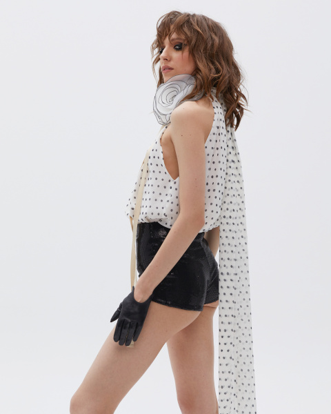 Топ со стойкой и американской проймой Топ со стойкой и американской проймой