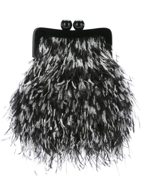 Перьевой клатч на пластике