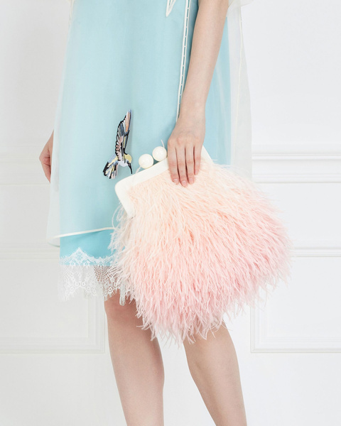 Перьевой клатч на пластике Перьевой клатч на пластике