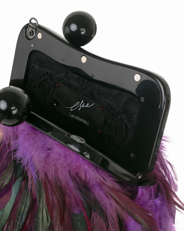 Перьевой клатч на пластике